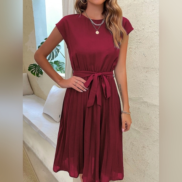 Retro Pleated Classy Modest Short Sleeve Knee Length Belted Midi Dress - Picture 7 of 12
